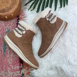 Clarks Breeze Cozy Boot 7 Tan Brown Winter Faux Fur Ankle Bootie